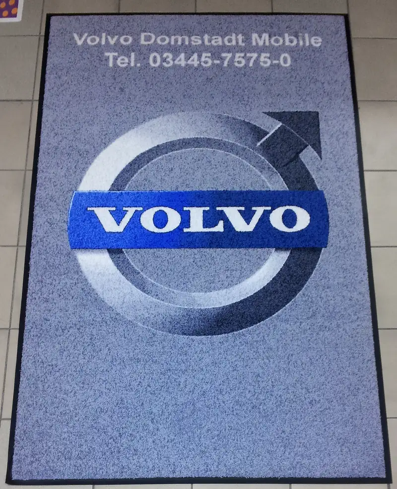 Logomatte für Autohäuser – Volvo Eingangsmatte im Showroom